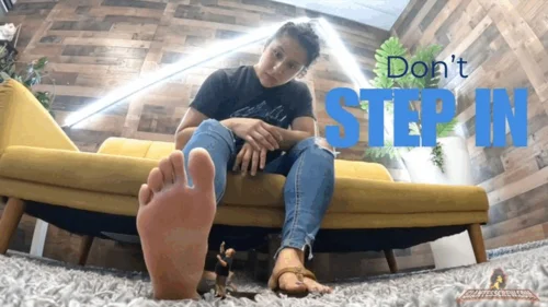 Bigandsmallgirls - Giantess Crew - Bella - Don't Step in
