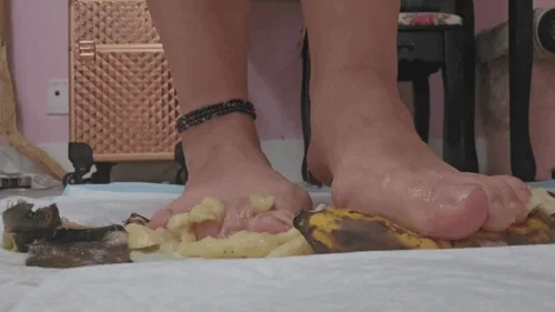 Mistress Las Playhouse - Giantess VS old banana