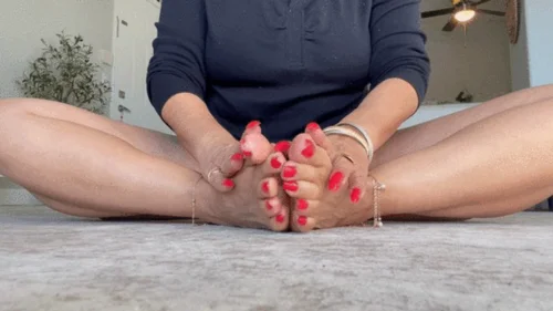 Sexy Feet 472 - Gentle Giantess POV 2
