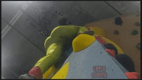 Layla Cooper's Giantess Store - Giantess Layla climbs in green christmas leggings