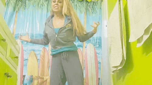 Stacy Burke`s Fetish To Go - Giantess Smashing Tall Buildings and Walks Around