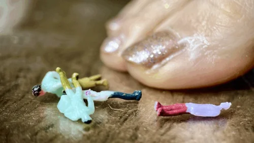 Goddess Gwendolyn - A Tender Touch: The Giantess' Feet (MP4)