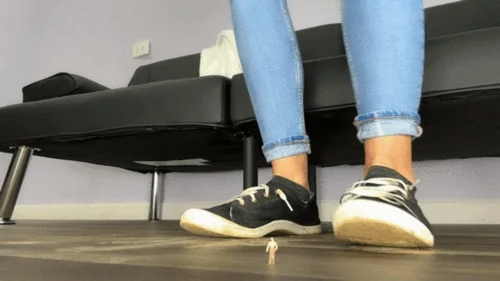 Giantess Ashton - Foreclosed