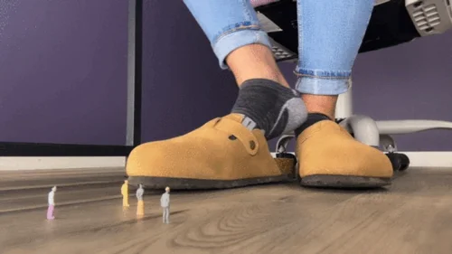 Giantess Ashton - Cheats (Unaware, Ignore)