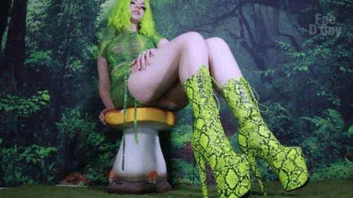 Fae Dcay - Snake Girl Eats A Beautiful Creature AVI