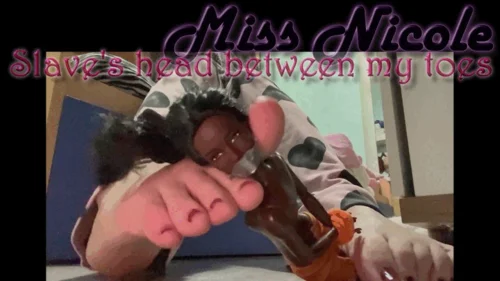 Miss Nicole - Slave's head between my toes