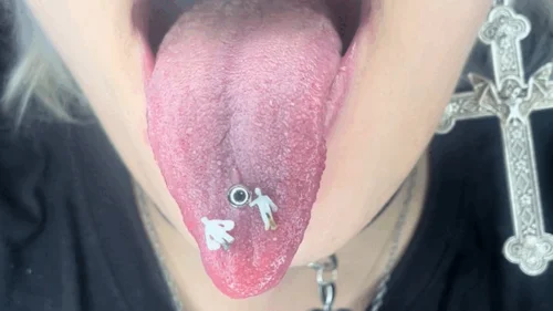 Glitterqueen1999's Clip Store - MOV 2 tiny men snuck into my drink! VORE swallowing giantess